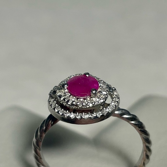 Stunning RUBY and DIAMOND Ring - Picture 2 of 9